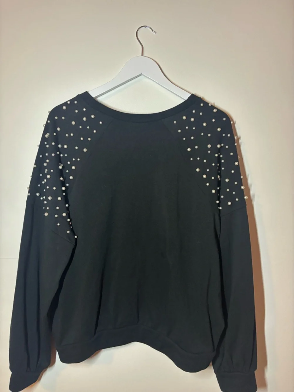 Express Black Pearl-Embellished Raglan Sweatshirt, size L - Picture 3 of 5